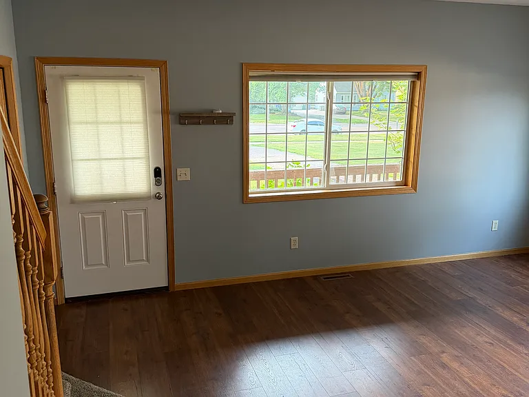 3906 Reservoir Blvd NE — Photo 3