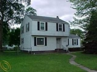 32381 Maplewood St, Garden City, MI 48135
