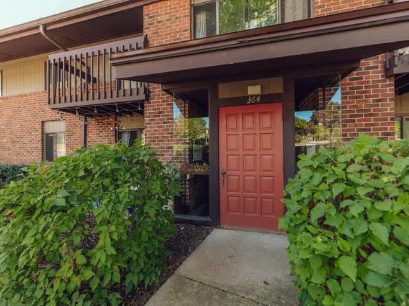 364 Park Hill DRIVE #B, Pewaukee, WI 53072