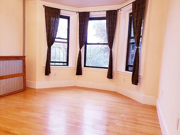2nd image of 1258 Commonwealth Ave