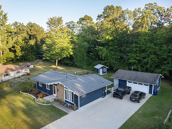 4th image of 20 Circle Dr