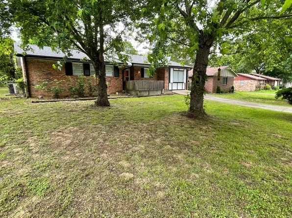 311 Dogwood Dr, Tahlequah, OK 74464