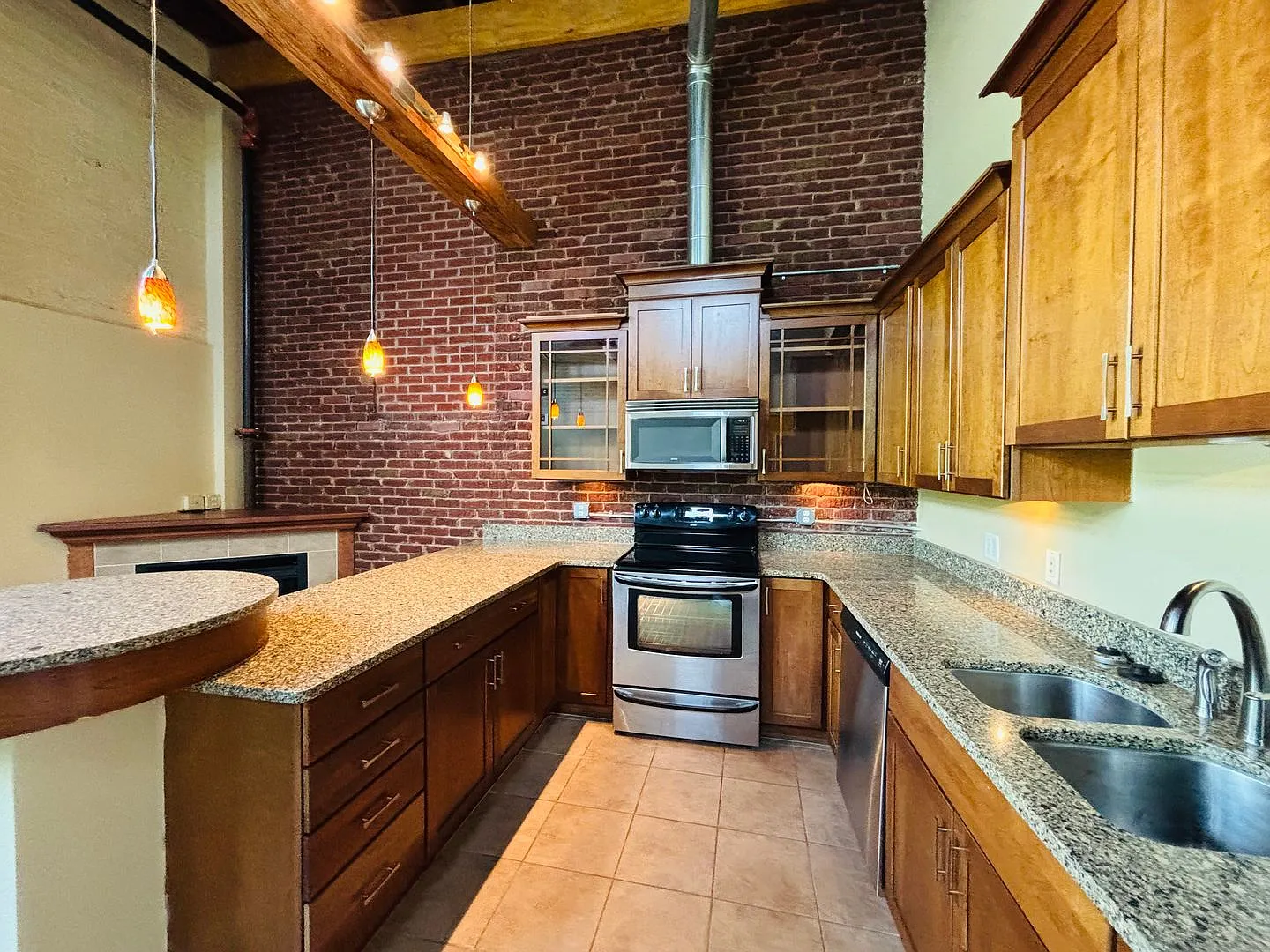 1 Bedroom, 1 Bath Apartment — Photo 4