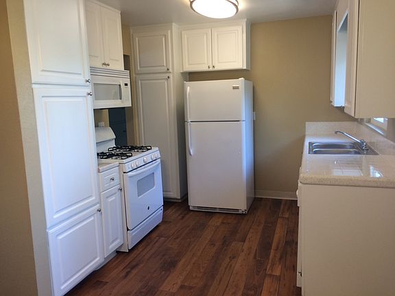 3rd image of 9075 Campina Dr APT D