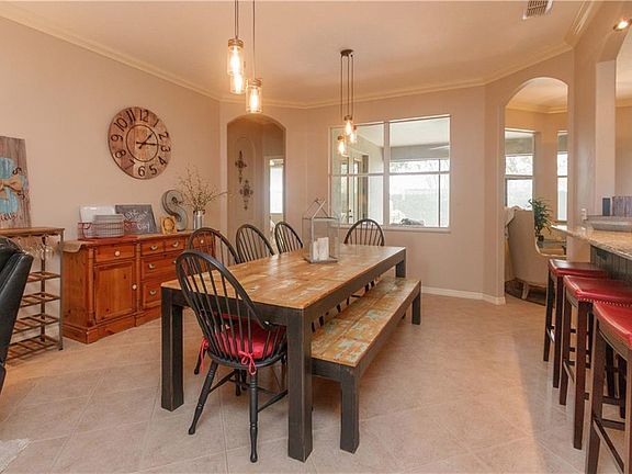 4th image of 805 Champion Woods Ct