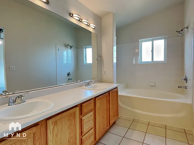 5965 S Waco St — Photo 18