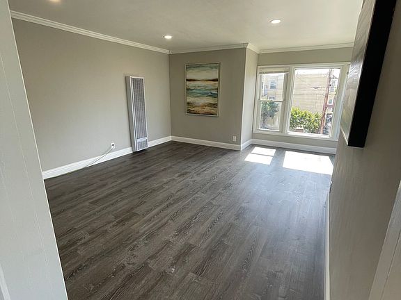 4th image of 2660 Gough St APT 204