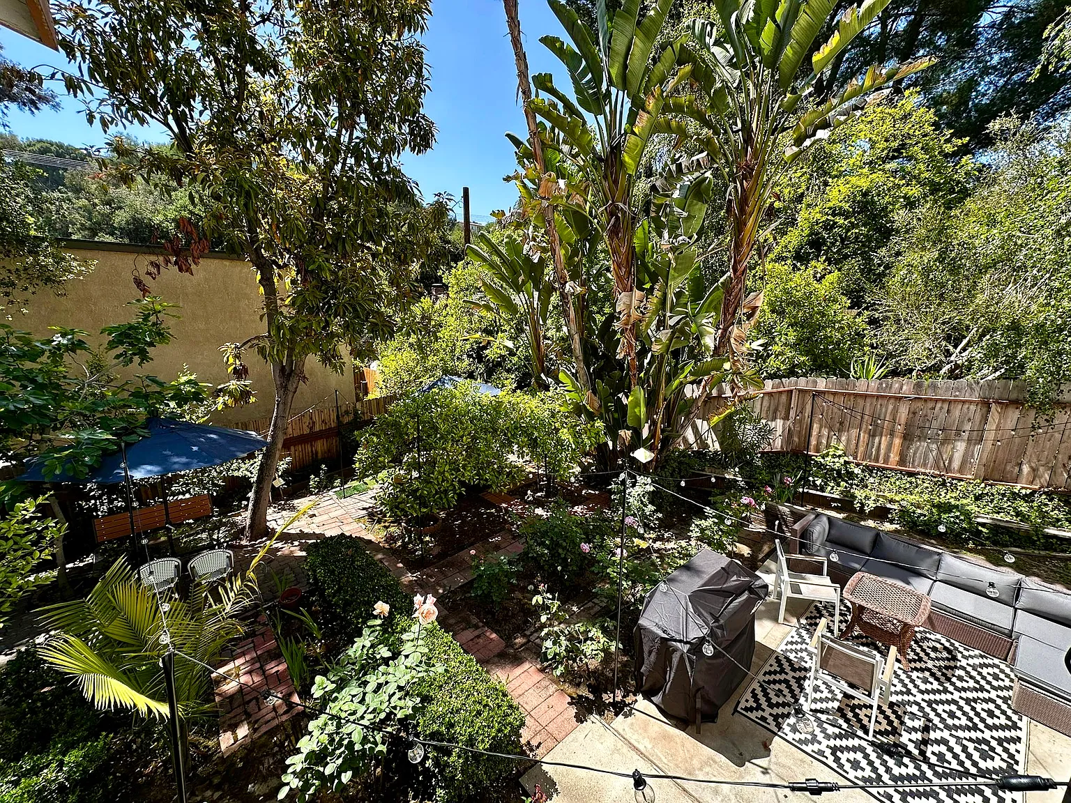 3 bed, 2026 sqft, $9,000 — Photo 1