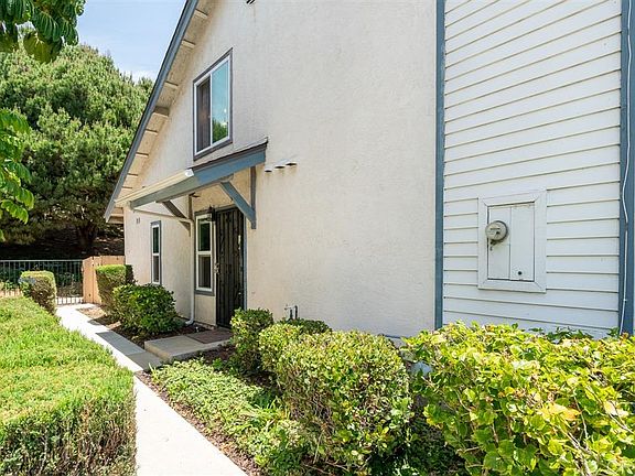 2nd image of 1925 Manzana Way