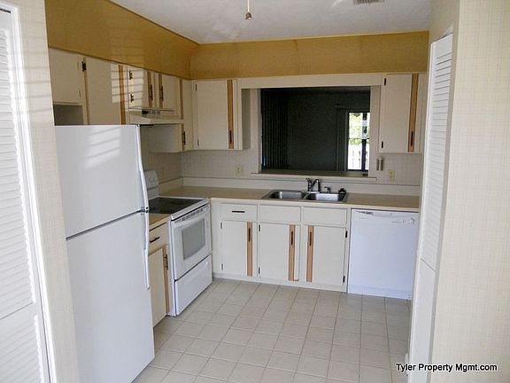 2nd image of 140 Limewood Pl #D