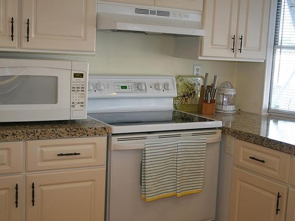 5th image of 8266 SE Wren Ave