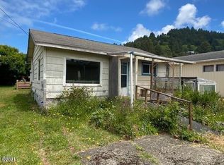 215-219 W 2nd St, Yachats, OR 97498