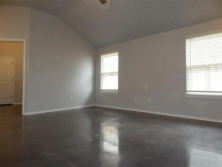 205 Park Pl — Photo 3