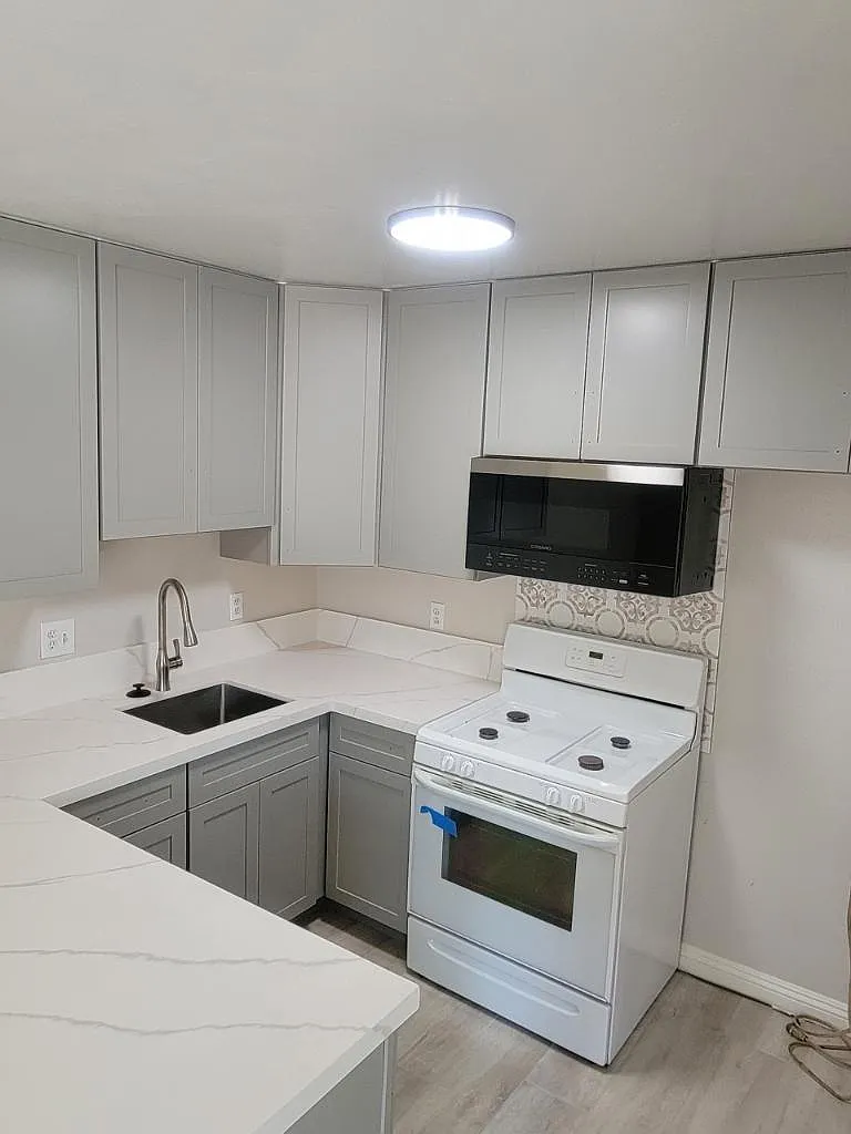 2 bed, 800 sqft, $2,495 — Photo 3