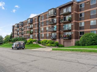 334 Cherokee Ave APT 412, Saint Paul, MN 55107