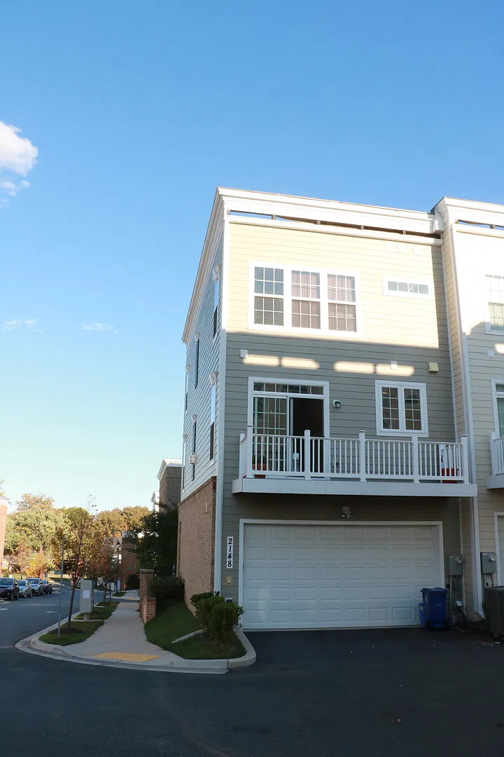 Coming Soon - End Unit Luxury 3bed + 2 Full/2 Half Th! Two Car Garage Parking — Photo 3