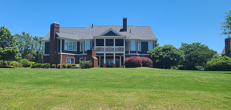 2nd image of 1021 Jasmine Ln