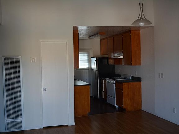 3rd image of 2307 E 10th St APT 5