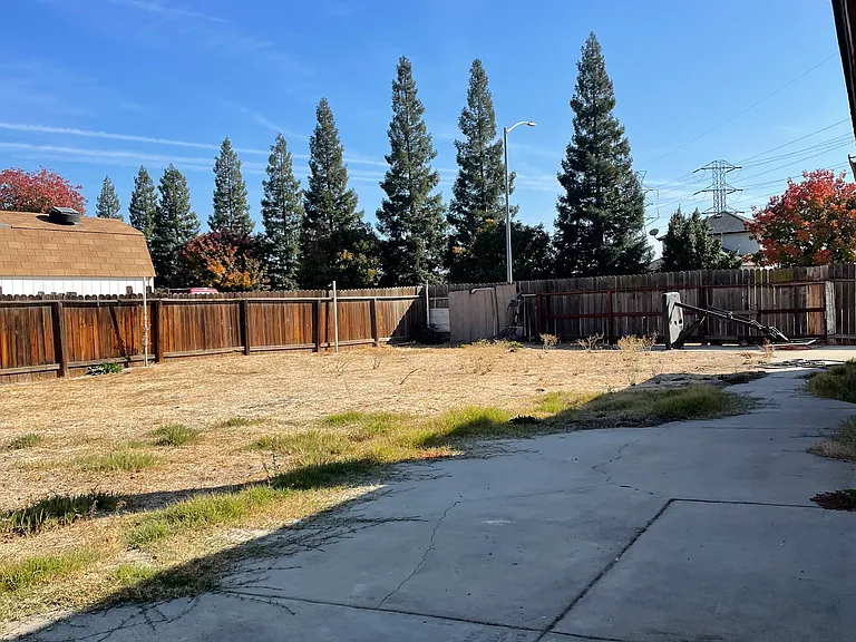 4220 W Corona Ave — Photo 2