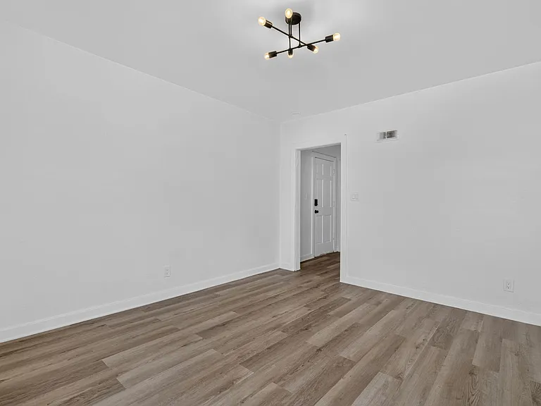 705 Washington St #2F — Photo 9