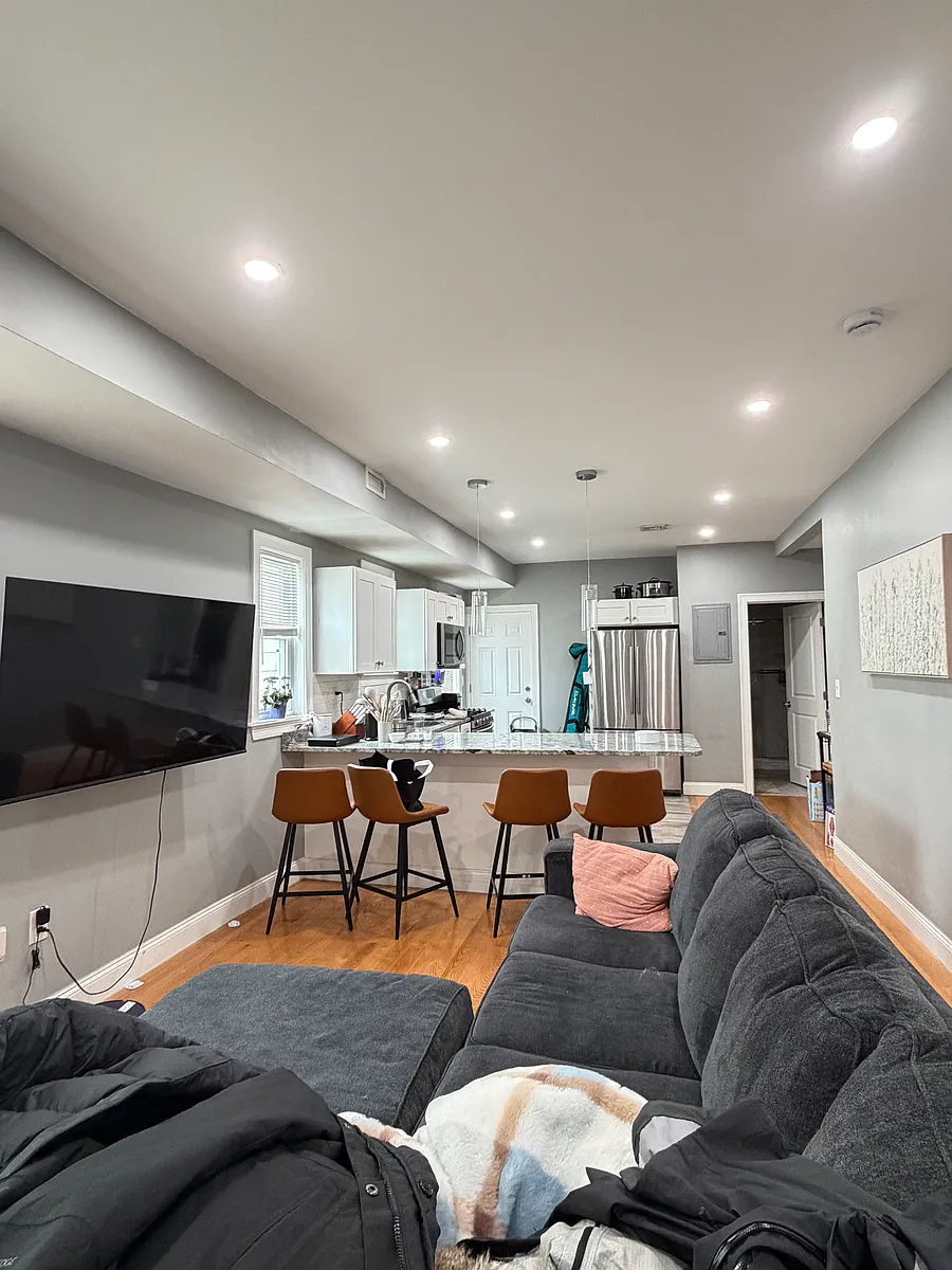 Building Photo - 17 Saint William St #3