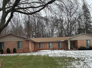 1260 Springborrow Dr, Flint, MI 48532