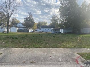 536 W Maple St, Nashville, IL 62263