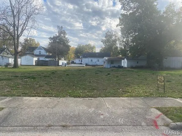 536 W Maple St, Nashville, IL 62263