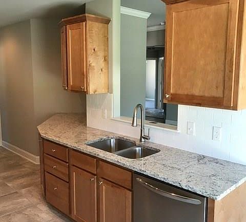 3rd image of 606 W Worchester