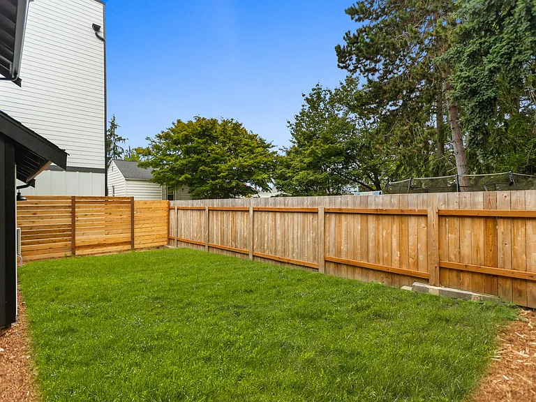 3205 NE 98th St — Photo 22