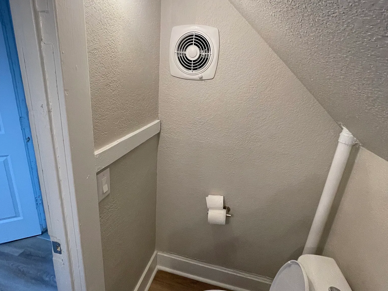 2 bed, 850 sqft, $1,300 — Photo 2
