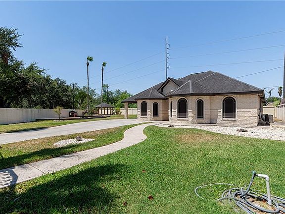 3rd image of 909 Charles Dr W
