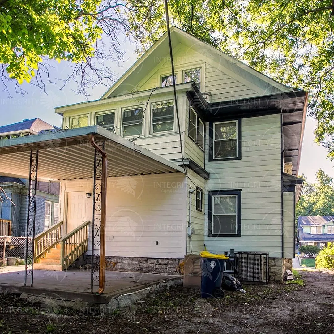 Move fast on this one. Apply within 24 hours of your showing and lock in $250 off your monthly re... — Photo 1