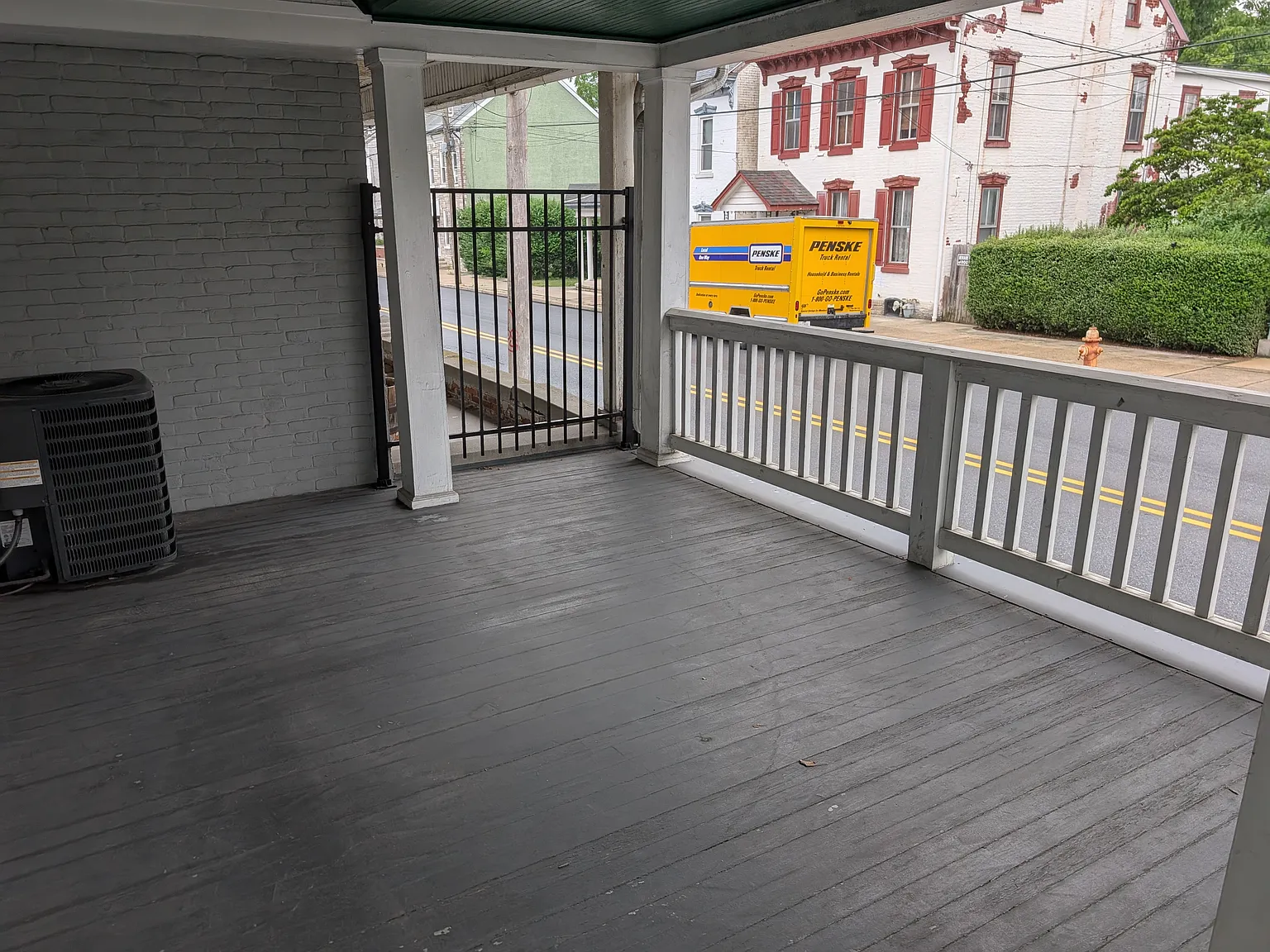 4 bed, 1.5 bath, 2000 sqft, $2,000 — Photo 3