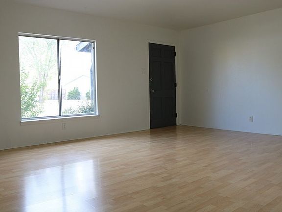 3rd image of 1027 N Gladeview Dr