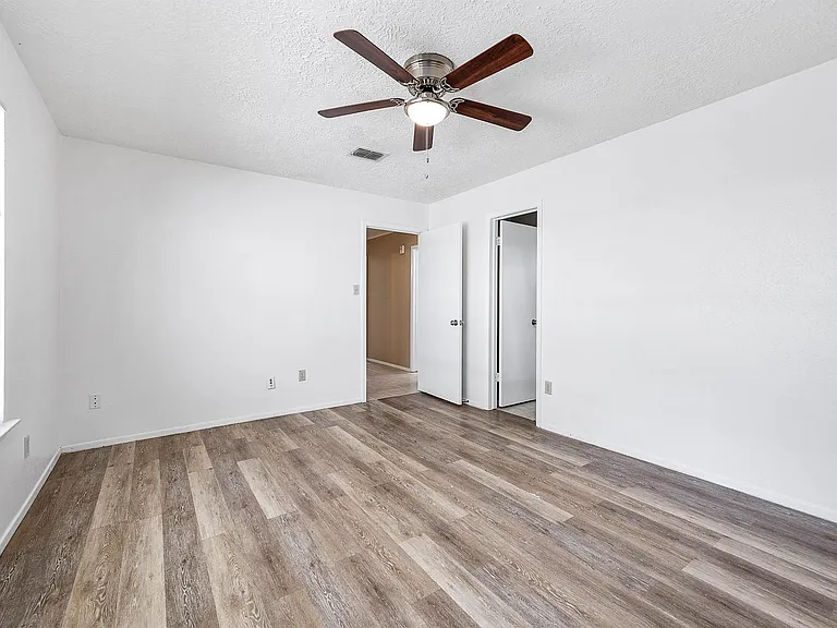 11210 Daybreak Ln — Photo 17