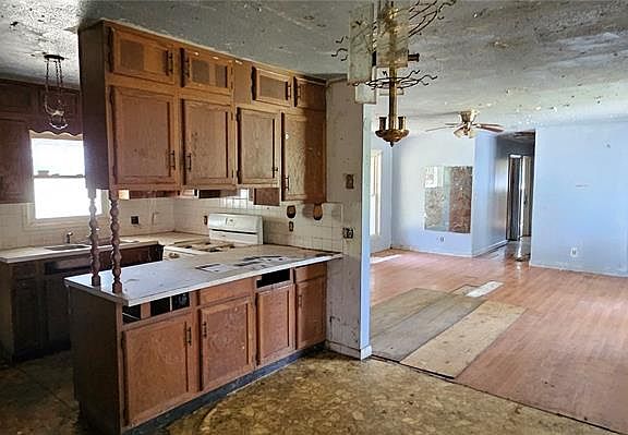 4th image of 601 Carroll St