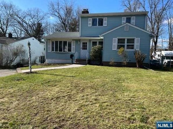 107 Hiawatha Blvd