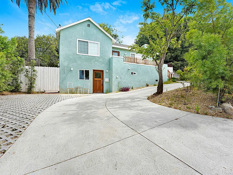 265 Plymouth Dr. — Photo 2
