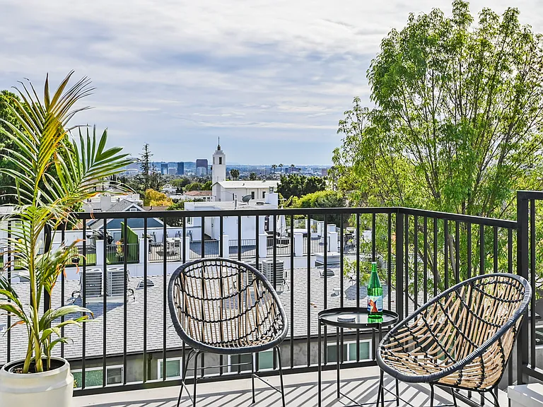 1352 1/2 N Fairfax Ave #1/2 — Photo 28