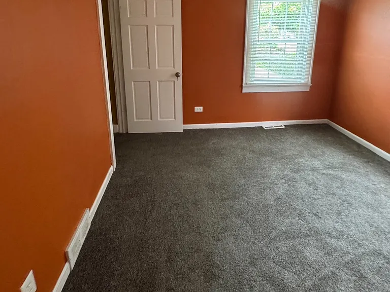 557 Emerson Dr — Photo 8