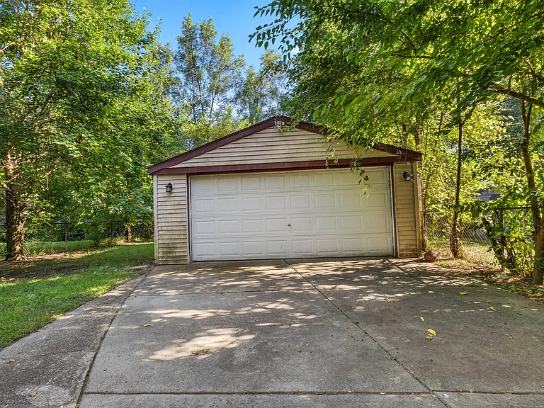 25477 Hopkins St — Photo 25