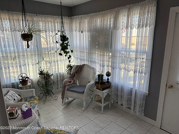 5th image of 154 Rosewood Drive #B