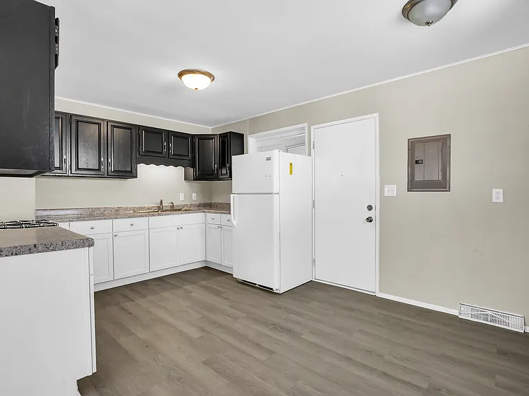 1101 N McKinley Ave — Photo 11
