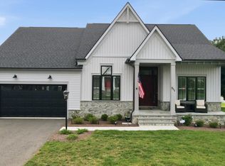 511 Shenandoah Crossing Dr, Charles Town, WV 25414