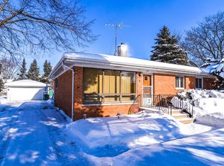 718 W Wood St, McHenry, IL 60051