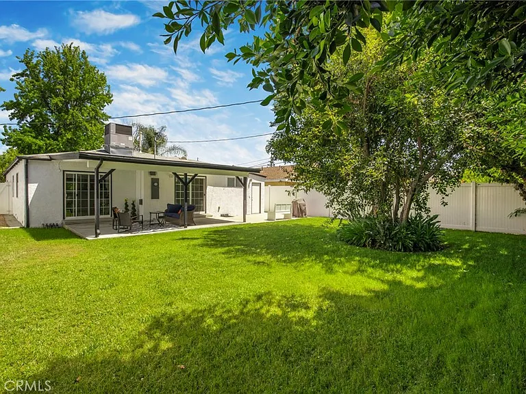 6823 Matilija Ave — Photo 28