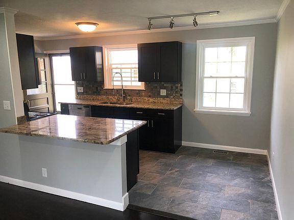 3rd image of 1210 Seminole Dr
