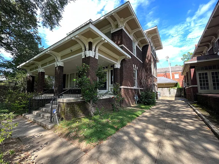 240 S Belvedere Blvd — Photo 2