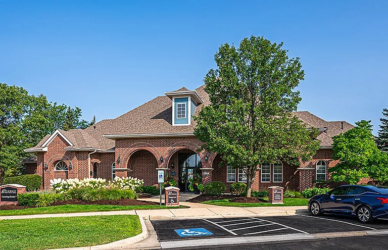 Glenmuir of Naperville Apartments — Photo 18